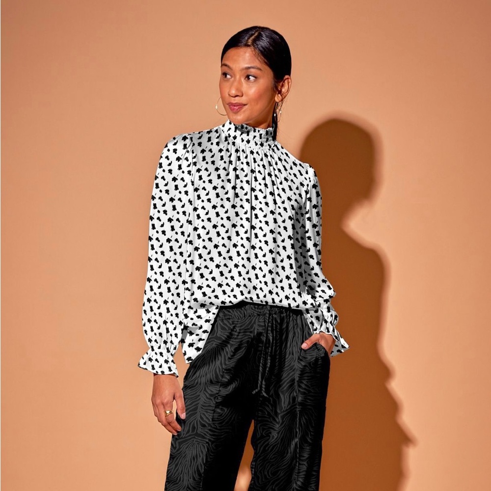 Tucker NYC. Stella Top. White Poppies Micro